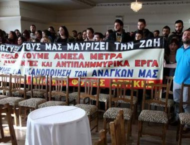 Πόλεμος μεταξύ ΚΚΕ και Πάνου Σκουρλέτη - Το ντου του ΠΑΜΕ στο περιφερειακό συνέδριο στην Δυτική Αττική